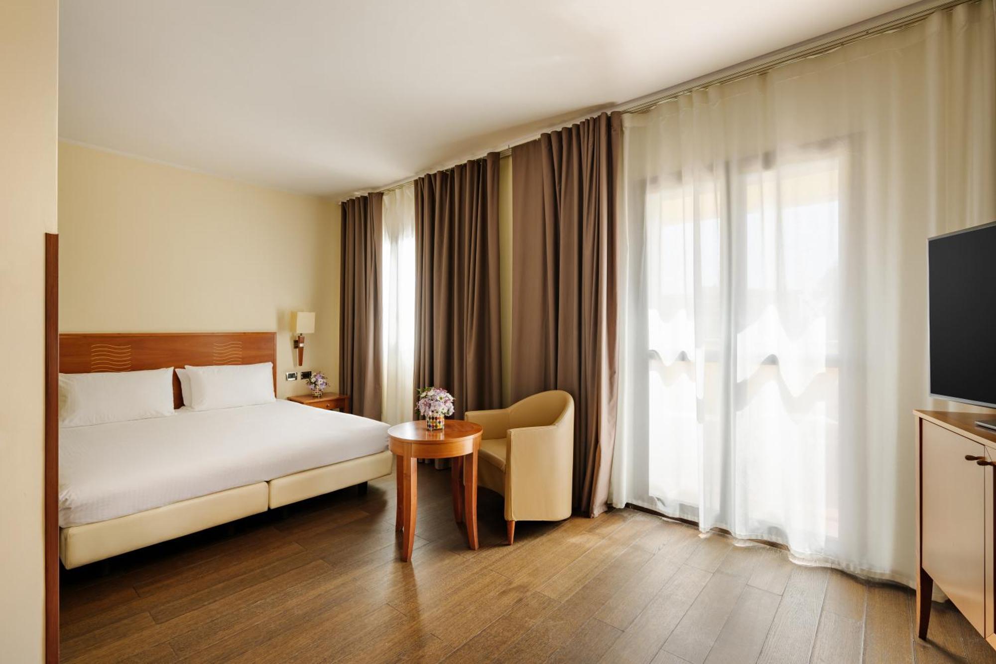 Junior Suite with Reggia View,1592048414:JPEG